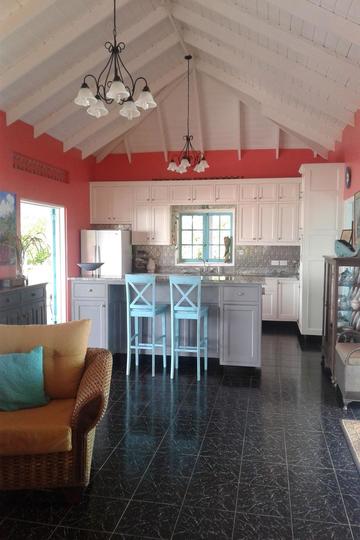 Livingroom/ kitchen area